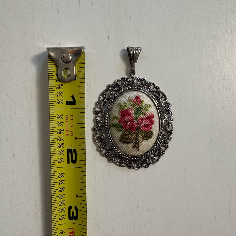 Vintage Floral Hand Embroidered Petit Point Oval Pendant Filigree Necklace - Picture 5 of 5